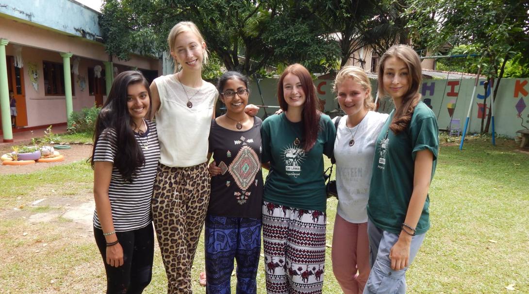 Volunteers get together for a group photo on the last day of their trip. Projects Abroad volunteers on the Alternative Schoolies take a group photo in Sri Lanka.